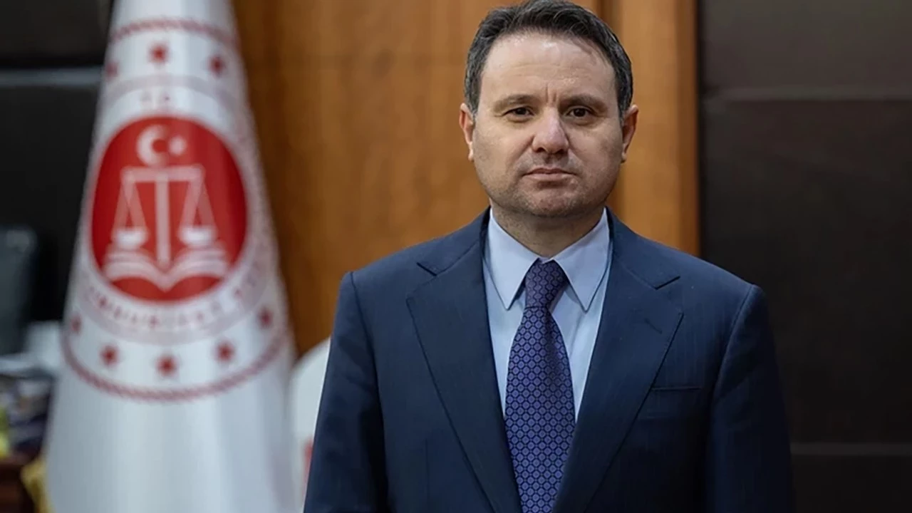 Akın Gürlek: Yeni bir anayasa zorunluluktur