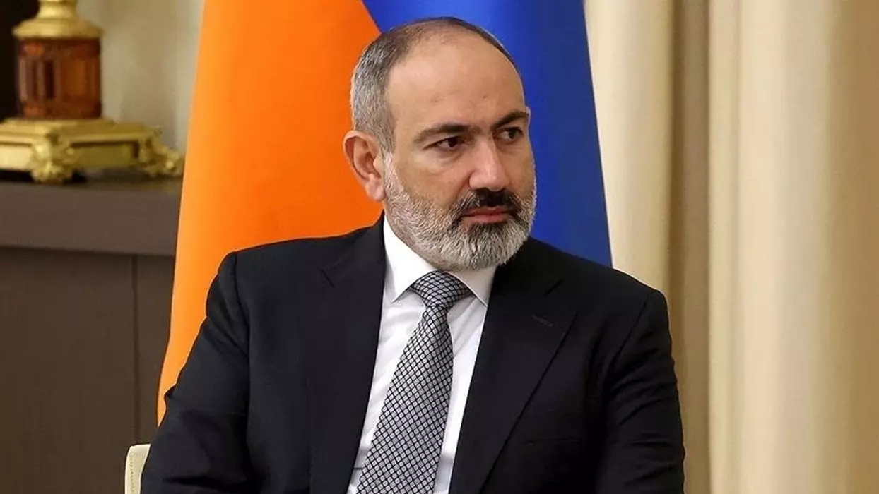 Ermenistan Başbakanı Paşinyan'a kilisede saldırı girişimi