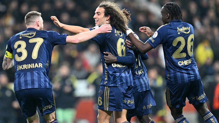 Fenerbahçe, zirve yürüyüşünü sürdürüyor