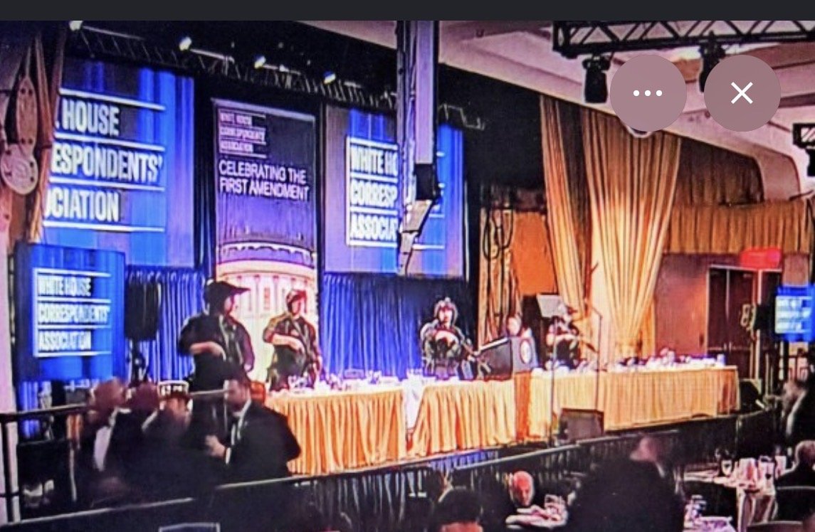 Beyaz Saray’da silahlı saldırı, Trump salondan çıkarıldı