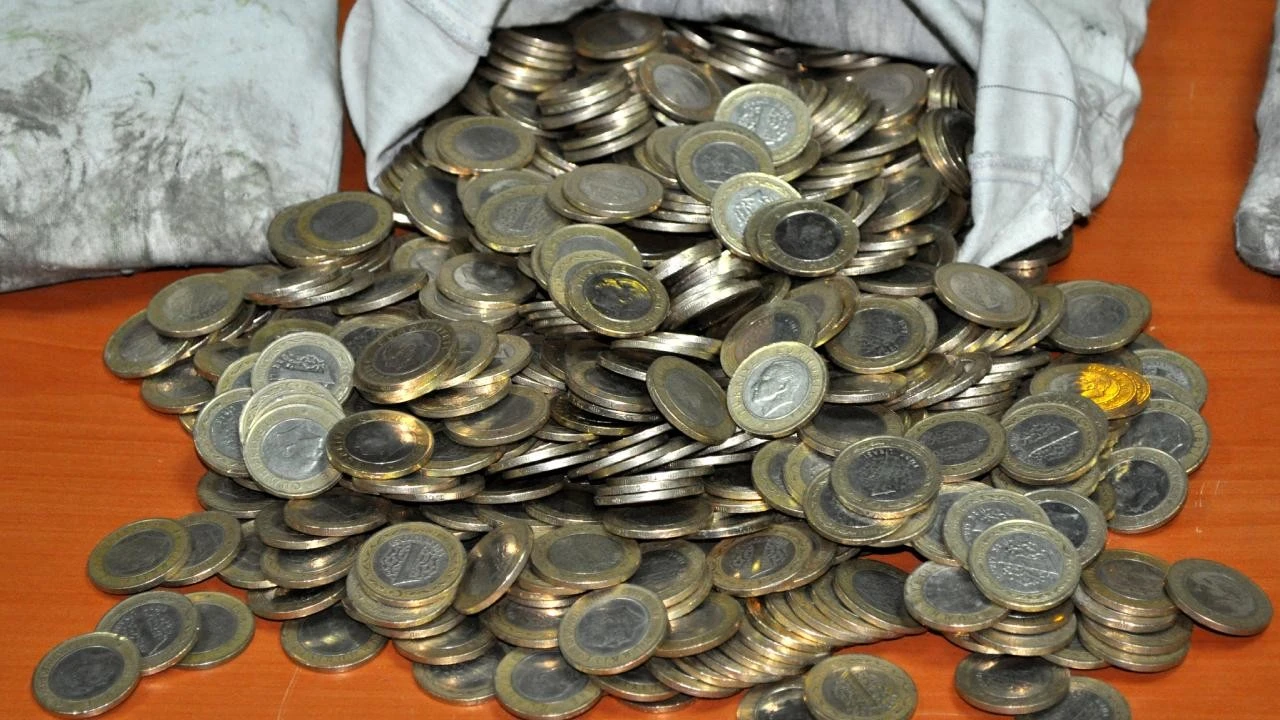 İki madeni para rafa kalktı!