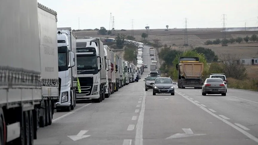 Hamzabeyli Sınır Kapısı'nda 27 kilometrelik kuyruk!
