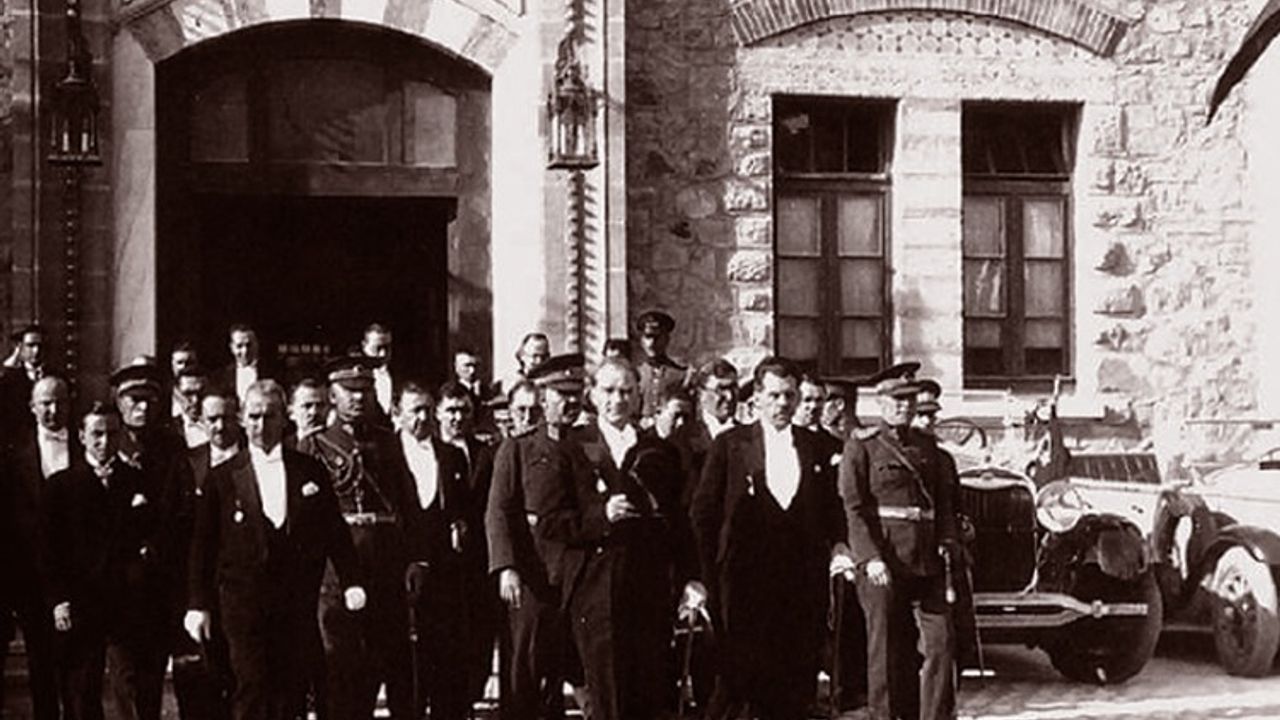 Türkiye Cumhuriyeti 102 yaşında