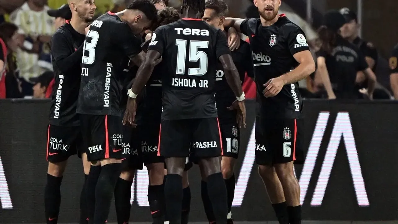 Dev derbide Beşiktaş, Kadıköy'de Fenerbahçe'yi mağlup etti!