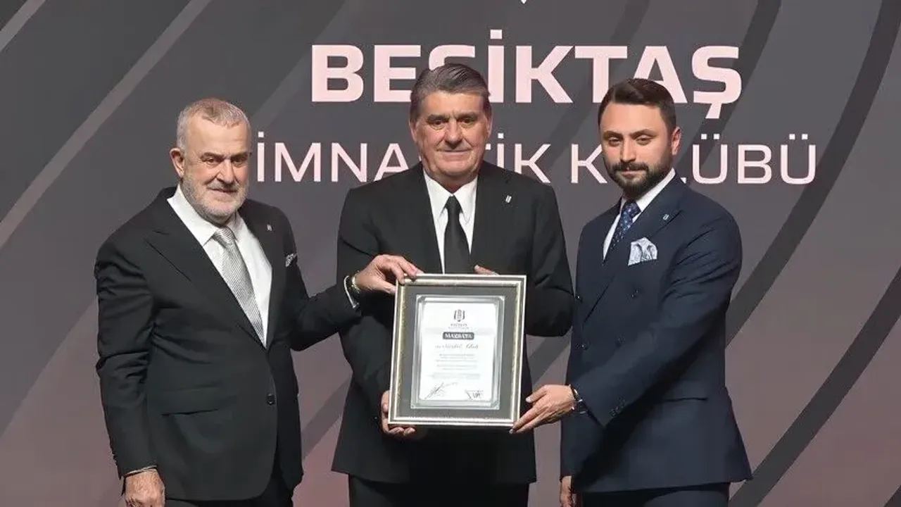 Beşiktaş'ta Serdal Adalı ve yeni yönetim kurulu için mazbata töreni yapıldı