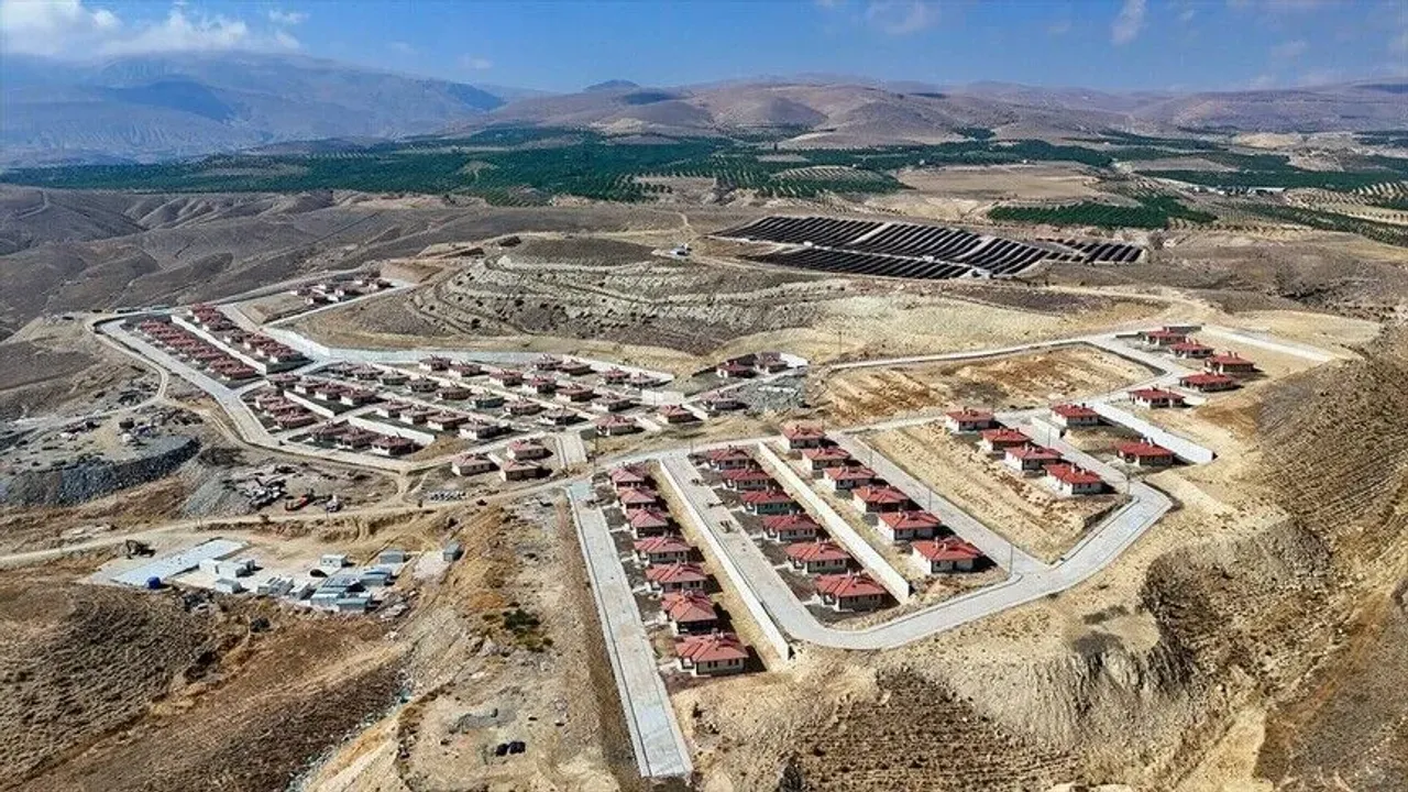 Malatya'da deprem konutlarının hak sahiplerine teslimi sürüyor!