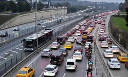 İstanbul'da okulların açılmasıyla trafik yoğunluğu oluştu