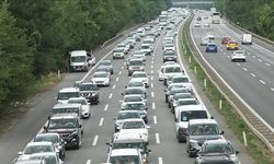 Bayram Tatili Dönüş Yolunda Trafik Yoğunluğu Başladı