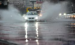 Yurdun bazı bölgelerinde fırtına ve sağanak yağış etkili