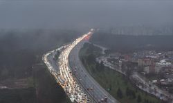 İstanbul'da yeni haftanın ilk gününde trafik yoğunluğu yaşanıyor