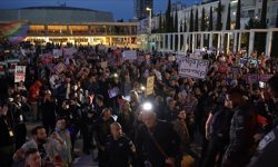 İsrail polisinden Tel Aviv'deki savaş karşıtı protestoya sert müdahale!