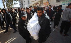 İsrail kuvvetleri ateşkese rağmen Gazze'ye yönelik saldırıları sürdürüyor