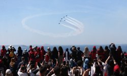 Türk Yıldızları, Çanakkale Şehitler Abidesi üzerinde gösteri uçuşu gerçekleştirdi