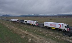 Türk Kızılayı'na ait 4 tır İran'a geçti