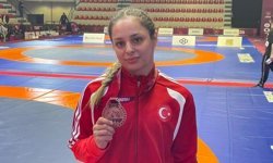 Milli güreşçi Tuba Demir, Avrupa üçüncüsü olarak bronz madalya kazandı