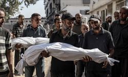 Gazze'deki saldırılarda anne, baba ve 1 yaşındaki bebekleri yaşamını yitirdi