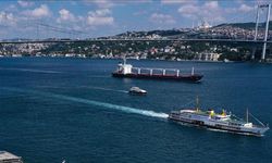 İstanbul Boğazı'nda gemi trafiği çift yönlü askıya alındı