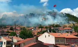 Tarihi "Kütahya Kalesi'nde" çıkan yangına müdahale edildi!
