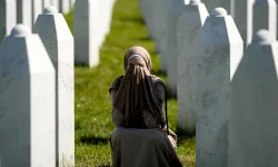 Srebrenitsa Soykırımı'nın 10 kurbanı daha toprağa verildi!