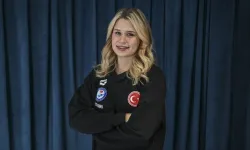 Defne Kurt, Avrupa Yüzme Şampiyonası'nda gümüş madalya kazandı!