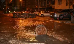Başkent'te sağanak yağış nedeniyle bazı binaları su bastı