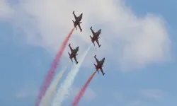 Türk Yıldızları Kayseri'de gösteri uçuşu gerçekleştirdi!