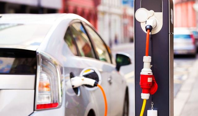 Türkiye'de elektrikli ve hibrit otomobil satışları 150 bin sınırına yaklaştı