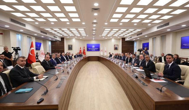 Bakan Işıkhan, Eğitim ve Bilim Hizmetleri Kolu ile Toplu Sözleşme Görüşmelerini Sürdürdü