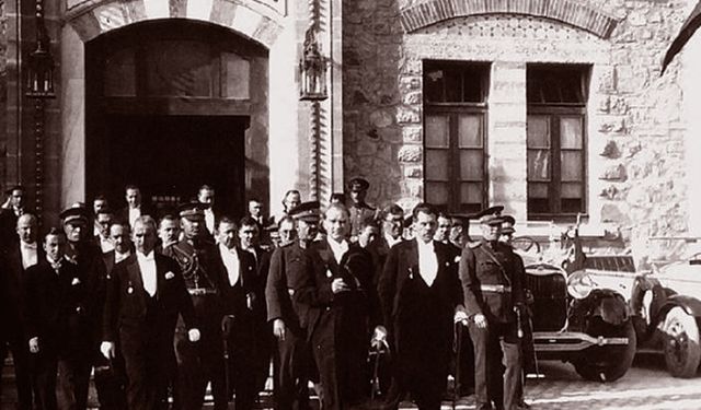 Türkiye Cumhuriyeti 102 yaşında