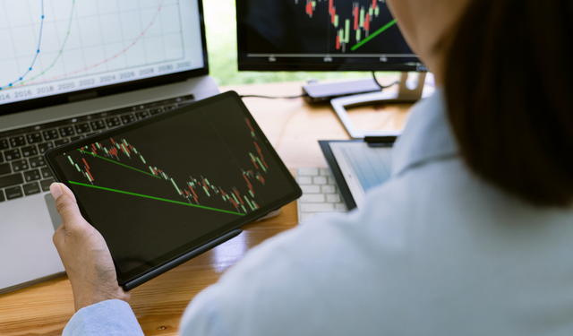 Piyasalarda gün ortası: BIST 100 Gerilerken Döviz ve Altın Yükselişte