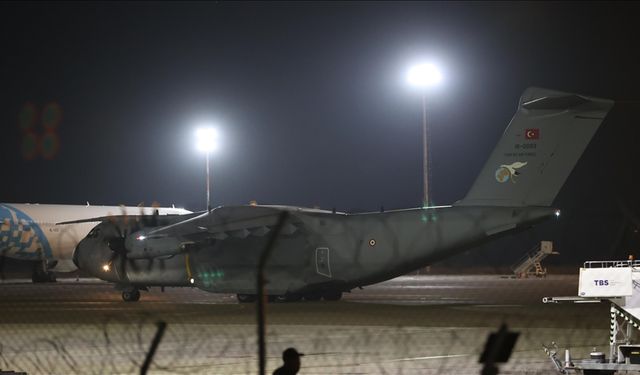 Şehit askerlerin naaşlarını taşıyan uçak Ankara’ya ulaştı