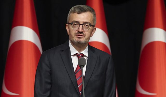 İletişim Başkanı Duran'dan bayrak provokasyonuna tepki