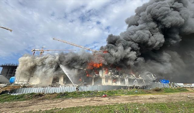 Esenyurt'ta işçi konteynerinde yangın meydana geldi