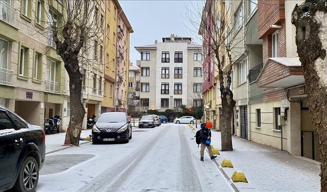 Yurdun birçok bölgesinde kar yağışı ve soğuk hava etkisini sürdürüyor