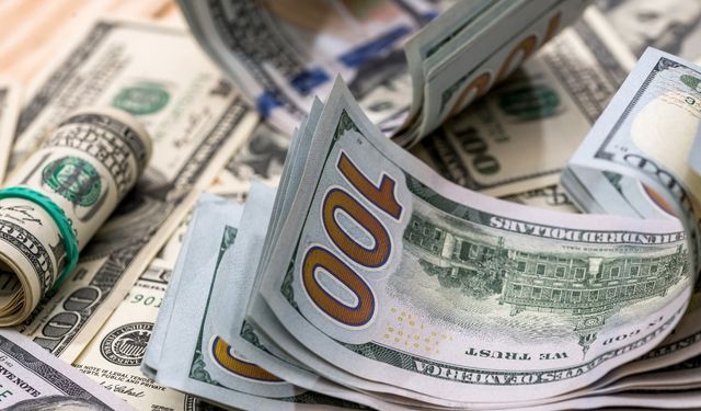 Döviz Kurlarında Son Durum: Dolar Yükseldi, Euro ve Sterlin Geriledi
