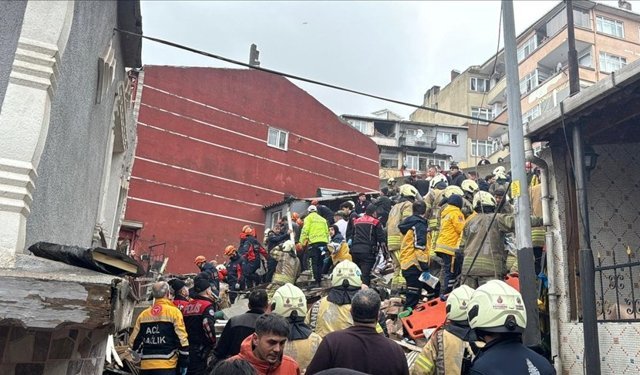 İstanbul Fatih'te 2 bina çöktü!