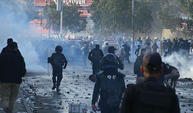 Pakistan'da, Hamaney'in ölümü sonrası başlayan gösterilerden ötürü sokağa çıkma yasağı ilan edildi