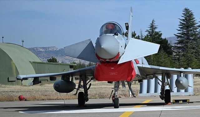 Türkiye ve İngiltere, "Eurofighter Typhoon" Projesi için anlaşma imzaladı