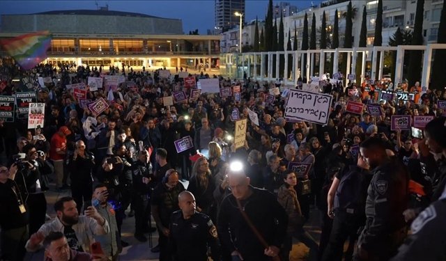 İsrail polisinden Tel Aviv'deki savaş karşıtı protestoya sert müdahale!