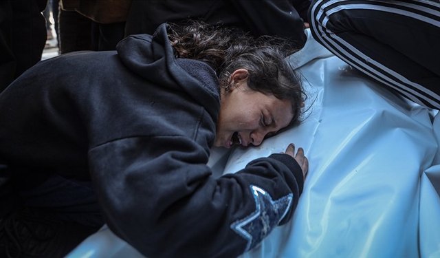 Gazze'ye yapılan hava saldırılarında 3 Filistinli yaşamını yitirdi