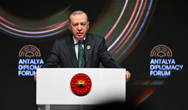 "Dünya güç bunalımıyla birlikte bir istikamet buhranı da yaşamakta"