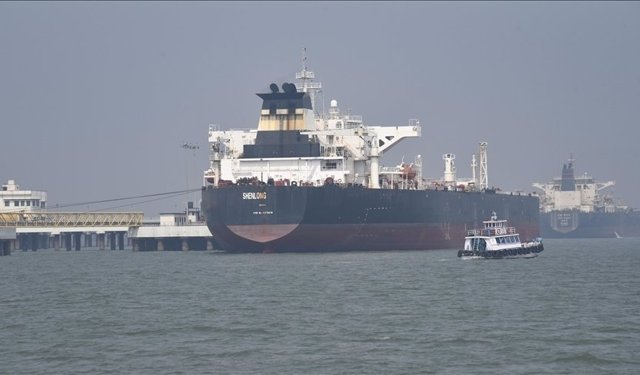 Ateşkes sonrası Hürmüz Boğazı’nda ilk gemi geçişleri başladı