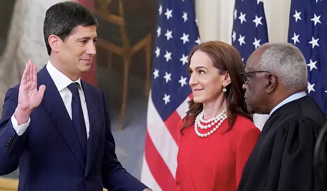 Kevin Warsh yemin ederek Fed başkanlığı görevine başladı