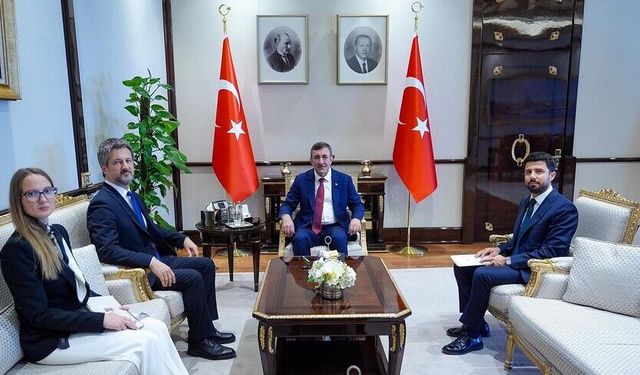 Yılmaz, Macaristan'ın Ankara Büyükelçisi Matis ile görüştü