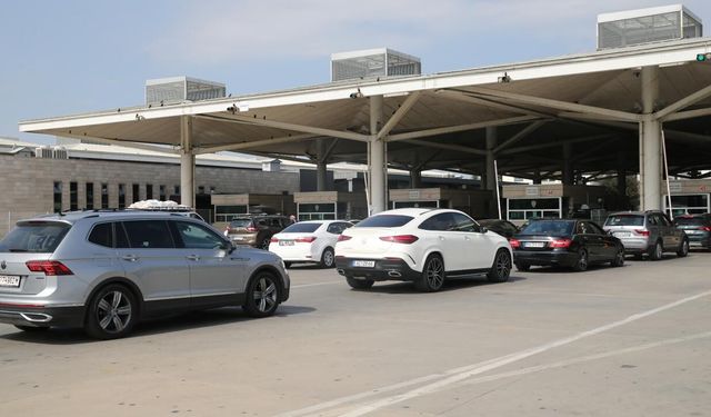 Borcu bulunan "yabancı plaka araçlar" yurt dışına çıkamayacak