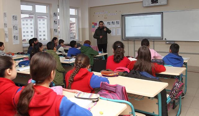 Yeni talimata göre öğrencilerin kişisel verileri sosyal medyada paylaşılamayacak