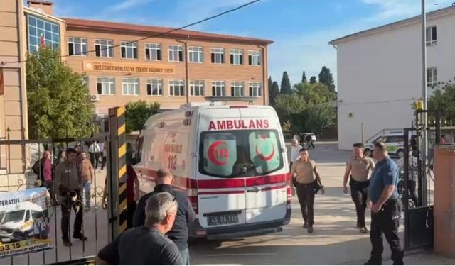 Manisa’da lise önünde silahlı saldırı