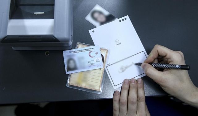 Usulsüz yollarla Türk vatandaşlığı kazandıran şebekeye operasyon yapıldı