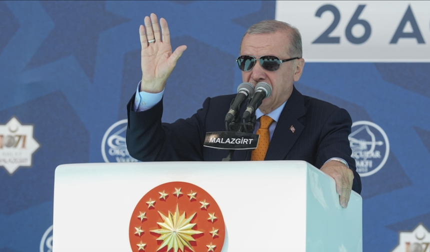 "İmansız olan paslı yürek sinede yüktür"