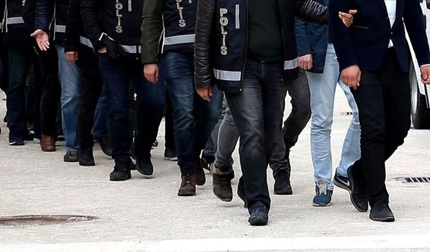 Kırmızı bültenle aranan 48 suçlu Türkiye’ye getirildi